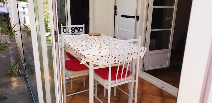 Agréable Maison De Ville Avec Véranda Et Jardinet - La Rochelle