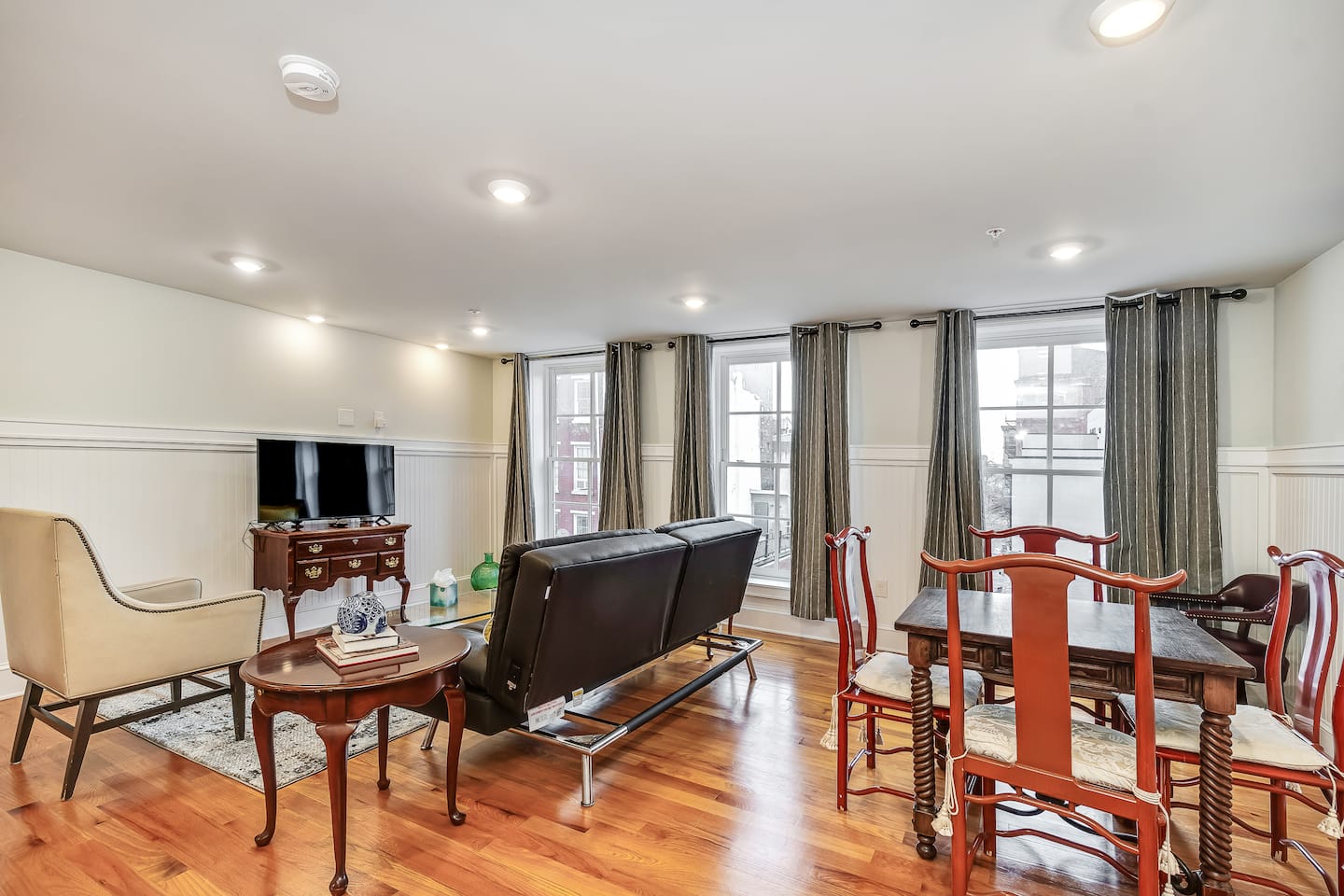 Unit 6 Queen & Sofa Beds, Wi-Fi, Elevator@Old City