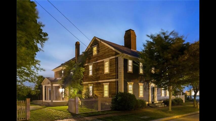 Historic Wickford Waterfront Home – Samuel Carr gallery image 4
