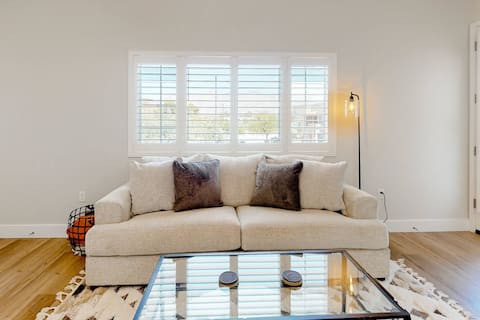 Top Airbnb: Foothills • New Condo • 2BR • Pet Friendly • Clean in Catalina Foothills