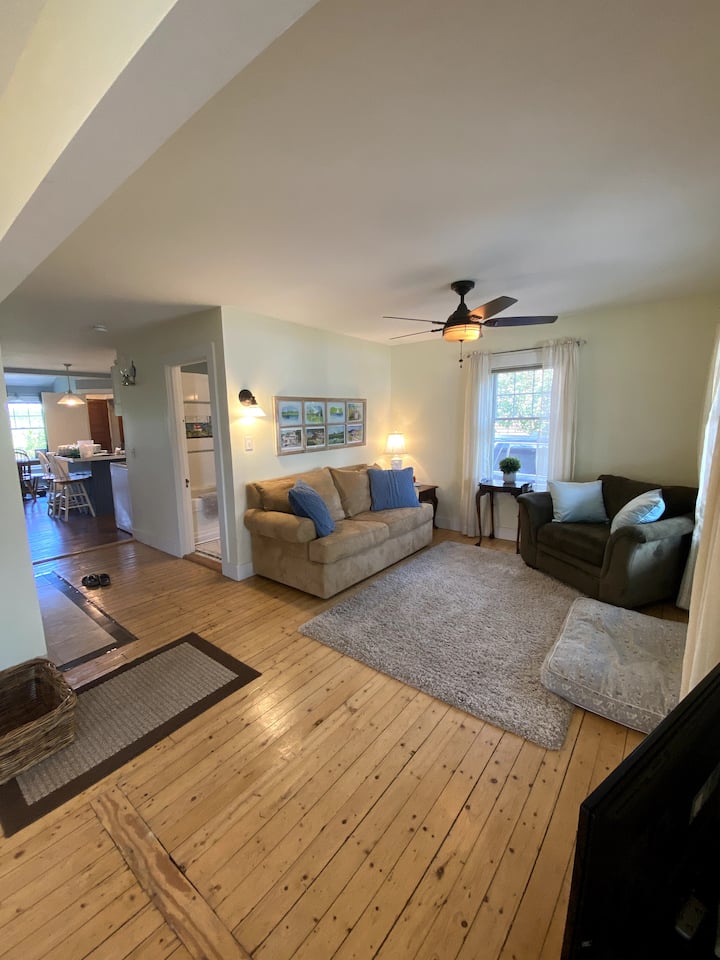 The Bay House - Year-round Fun W/ Private Beach - St. Albans, VT