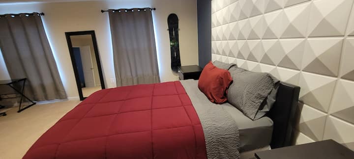 Clean 4 bedroom cul-de-sac near downtown DC