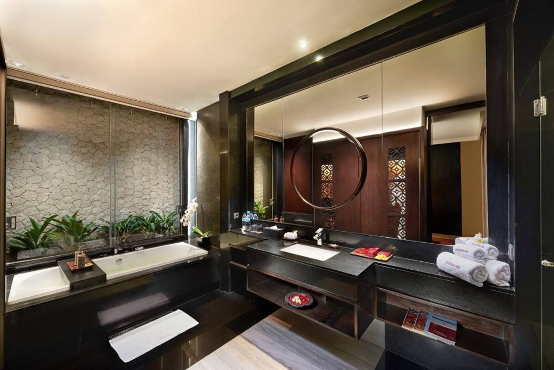 Poolside Cliff Retreat 2 Bedroom Private Villa in Uluwatu 3