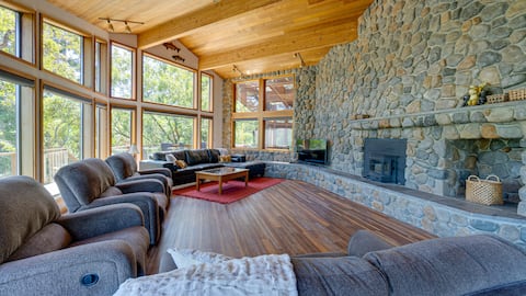 Rogue Keystone Lodge/Epic River Views/Sleeps 7/SPA