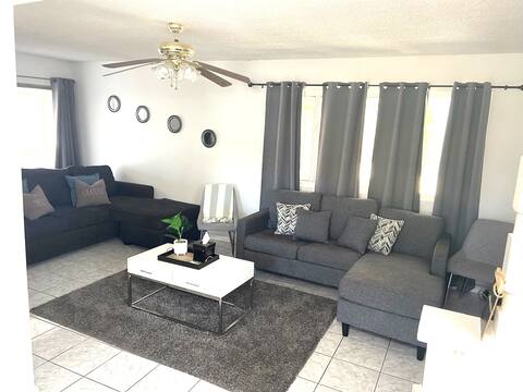 Cheerful Home Carson (SoFi, LAX, DTLA,Long  Beach)