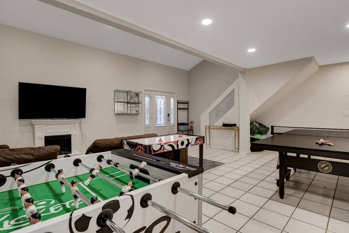 Beautiful 5BR w/Casita, Pool & Hot Tub, Games gallery image 2