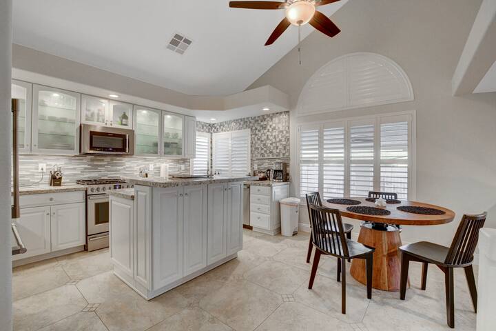 Beautiful 5BR w/Casita, Pool & Hot Tub, Games gallery image 4