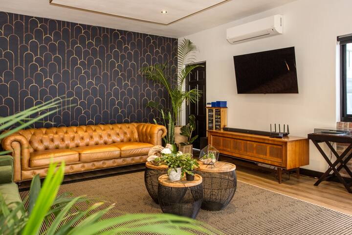 Phosphor – Luxury ground floor penthouse