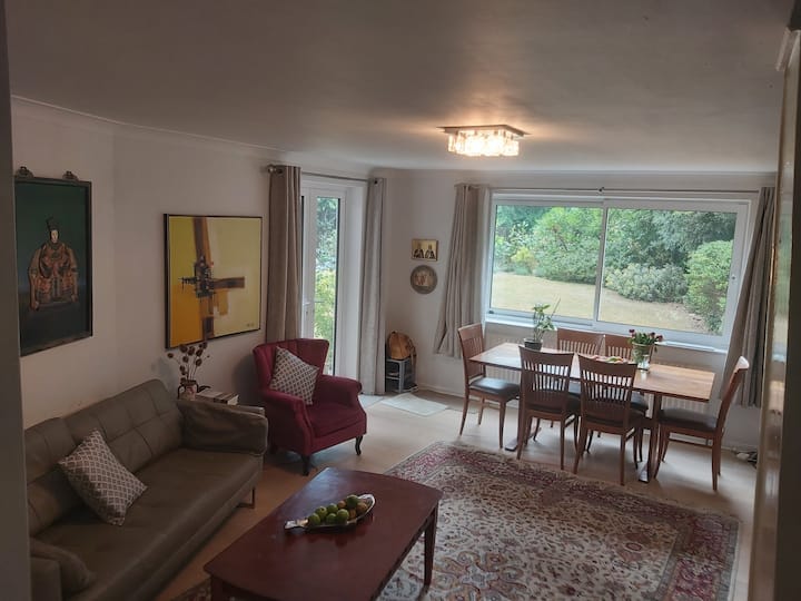 Bright Sunny Stylish Wimbeldon - Elizabethtown