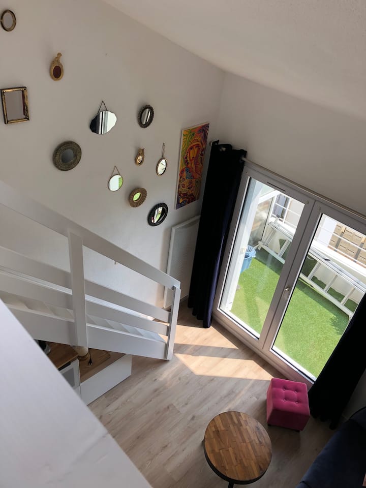 Vistas desde la habitación altillo (atención de la altura del techo 1,79 m), velux. Podemos tirar de las cortinas por la noche