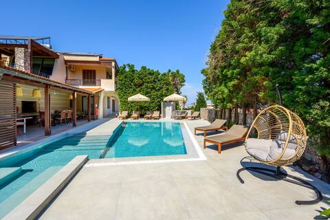 3 Roses Residence