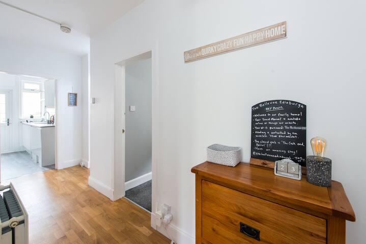 Renovated – Cosy 3 bedroom home Central Edinburgh gallery image 3