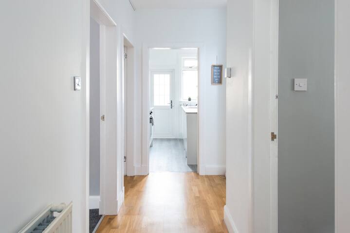 Renovated – Cosy 3 bedroom home Central Edinburgh gallery image 4