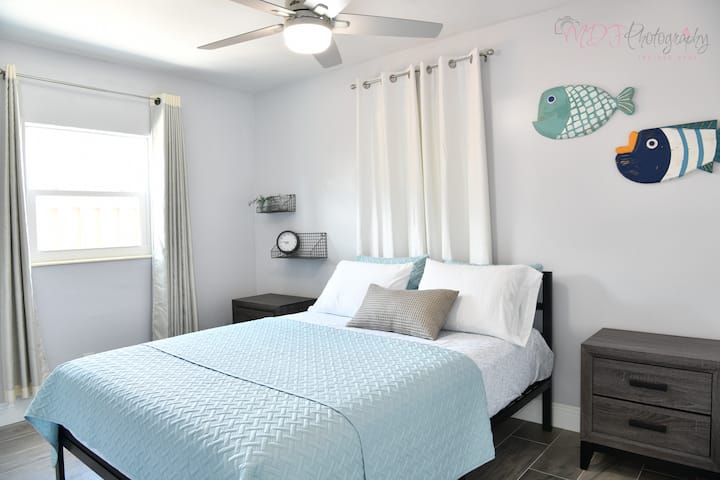 Spavaća soba br. 1: Bračni krevet (1,6x2) 