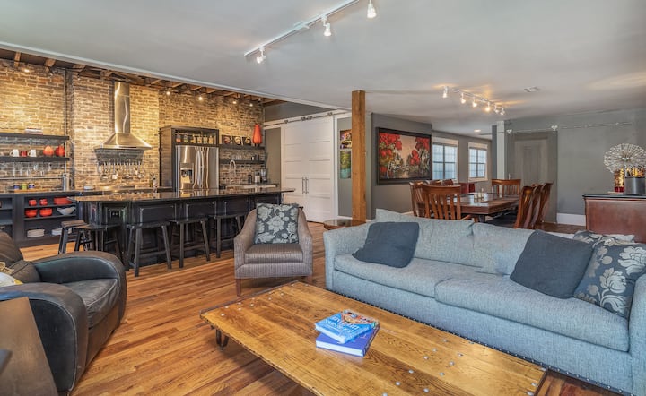 The Residence-Luxury 3 BR apartment in Danville