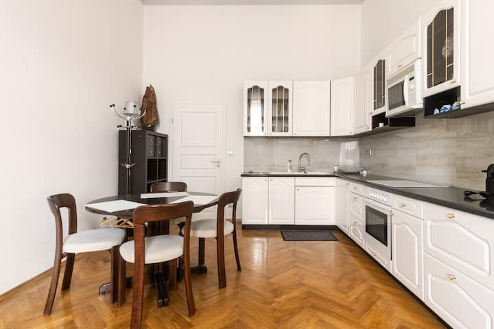 Luxury Apartment "Garden" In The Center Of Prague - Praga