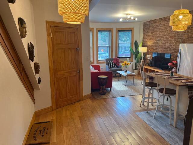 Eclectic 2 Bedroom / 2 Bath Apartment