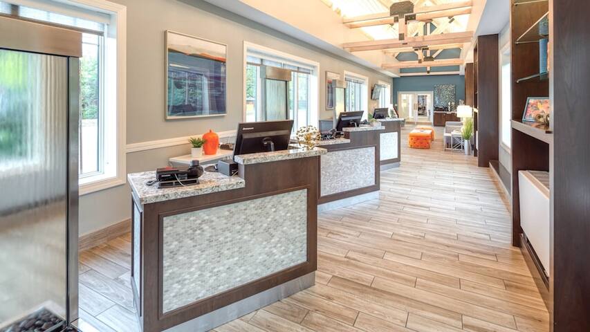 2BR Newport Oceanside Condo Resort w/2 Pools! gallery image 5