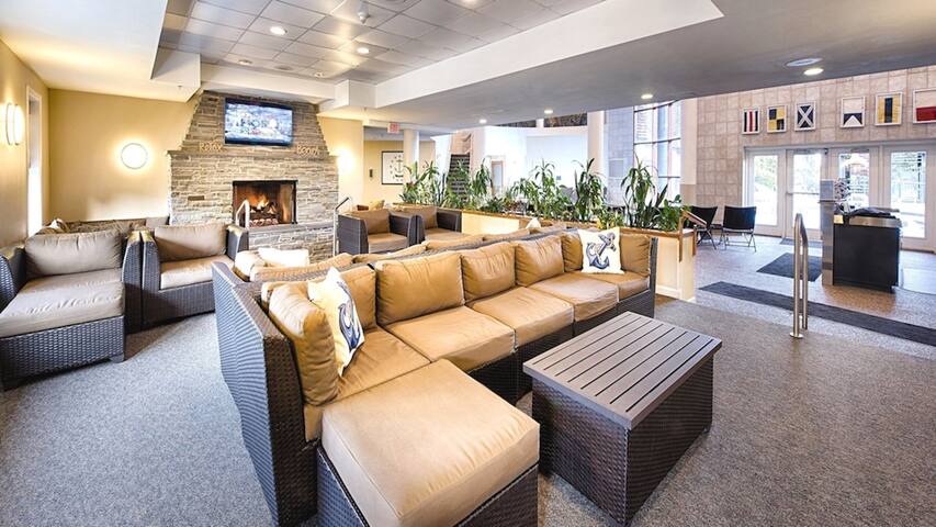 2BR Newport Oceanside Condo Resort w/2 Pools! gallery image 4