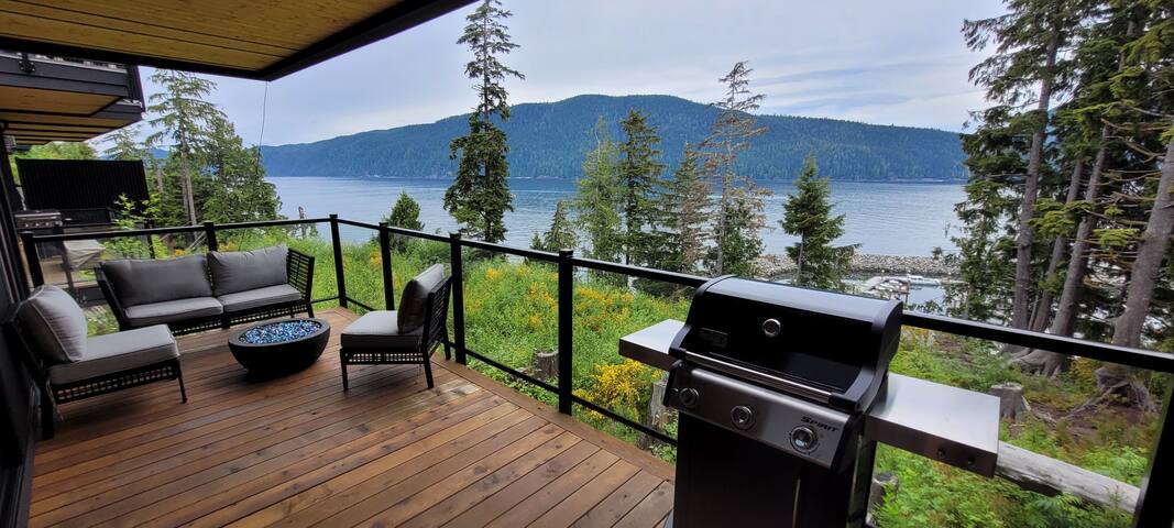 Halibut Hideaway – New Oceanfront cottage