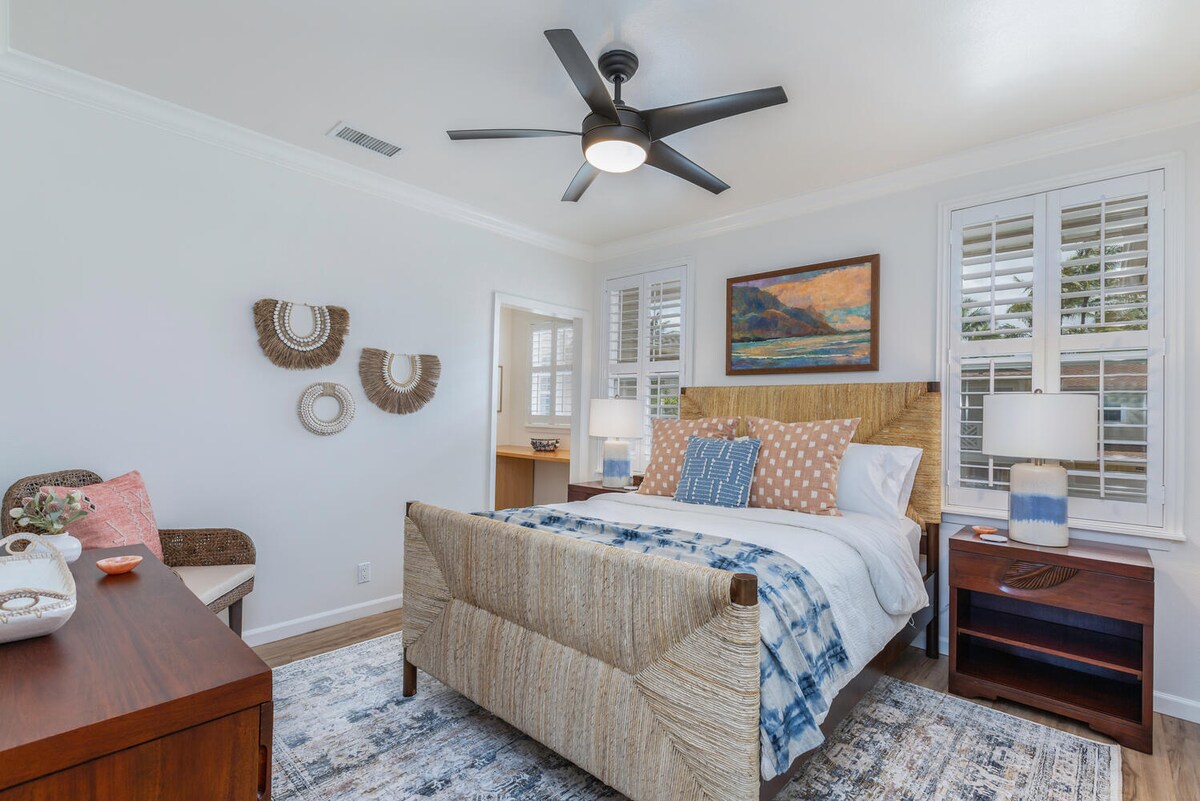 غرفة نوم للضيوف مع حمام داخلي وخزانة ملابس 