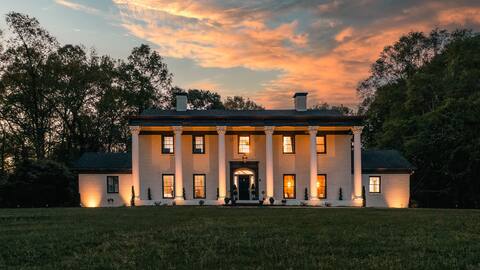 Mansion w Event Space| Sleeps 16 | Retreat Getaway