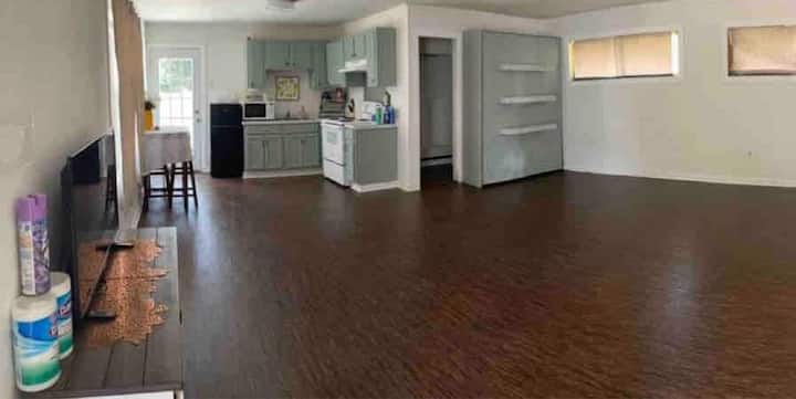 Quaint Studio Apartment-minutes From Ft Johnson - Anacoco Lake, LA