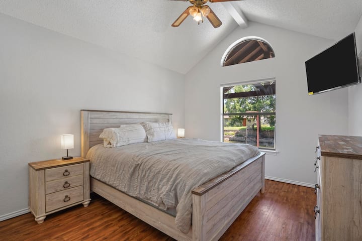 dhomë gjumi 3 me krevat dopio "king", televizor inteligjent 