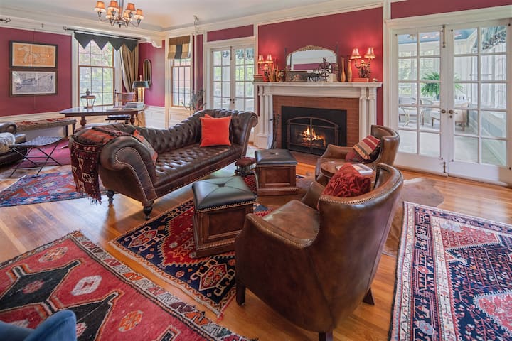 Boutique Room @16 Elm An Historic Mansion - Cayuga Lake, NY