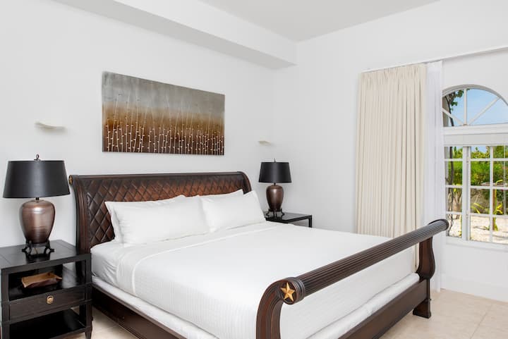 Star Apple Room Located At The Manor House - Cayman Islands