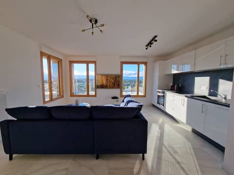 Splendid apartment 50 meters from CEVA train station