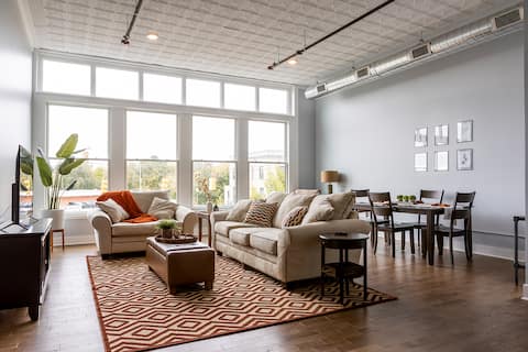Historic Downtown Owosso Loft 202