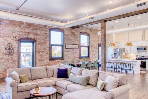 Luxurious Downtown Owosso Loft 201