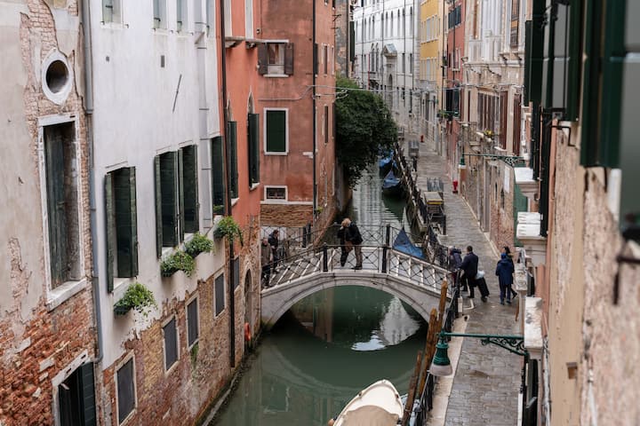 airbnb tours venice