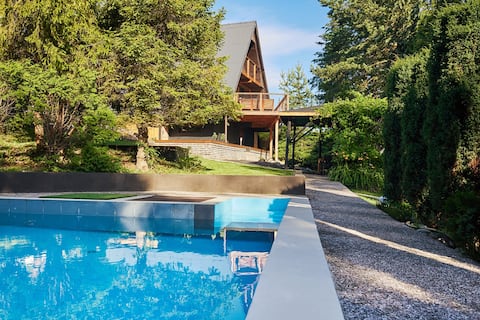 Chalet Estate w/ Pool: Mt Views, Garden, Pet Haven