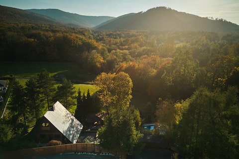 Chalet Estate w/ Pool: Mt Views, Garden, Pet Haven