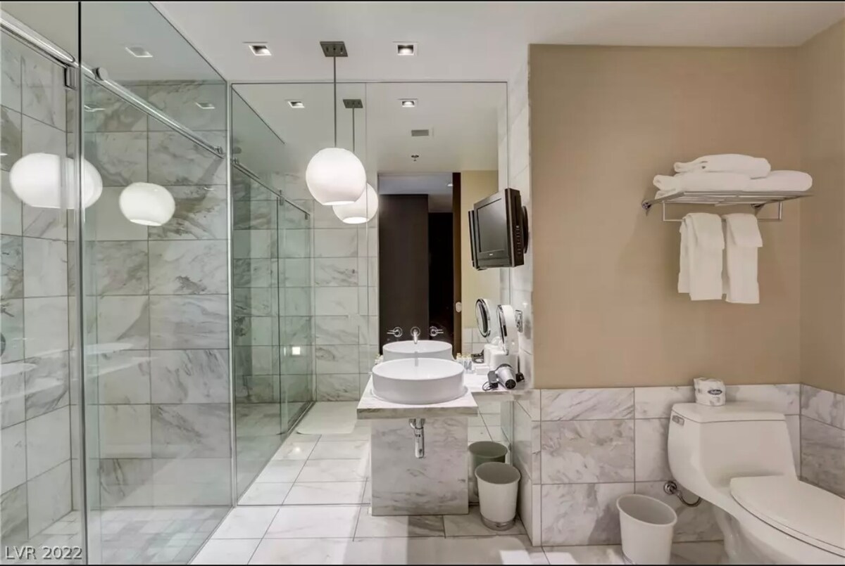 Palms Place Condo