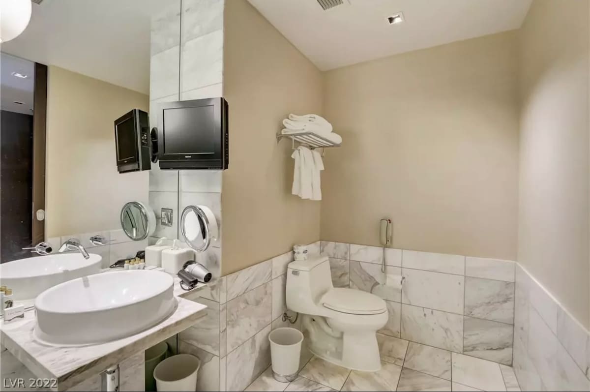 Palms Place Condo