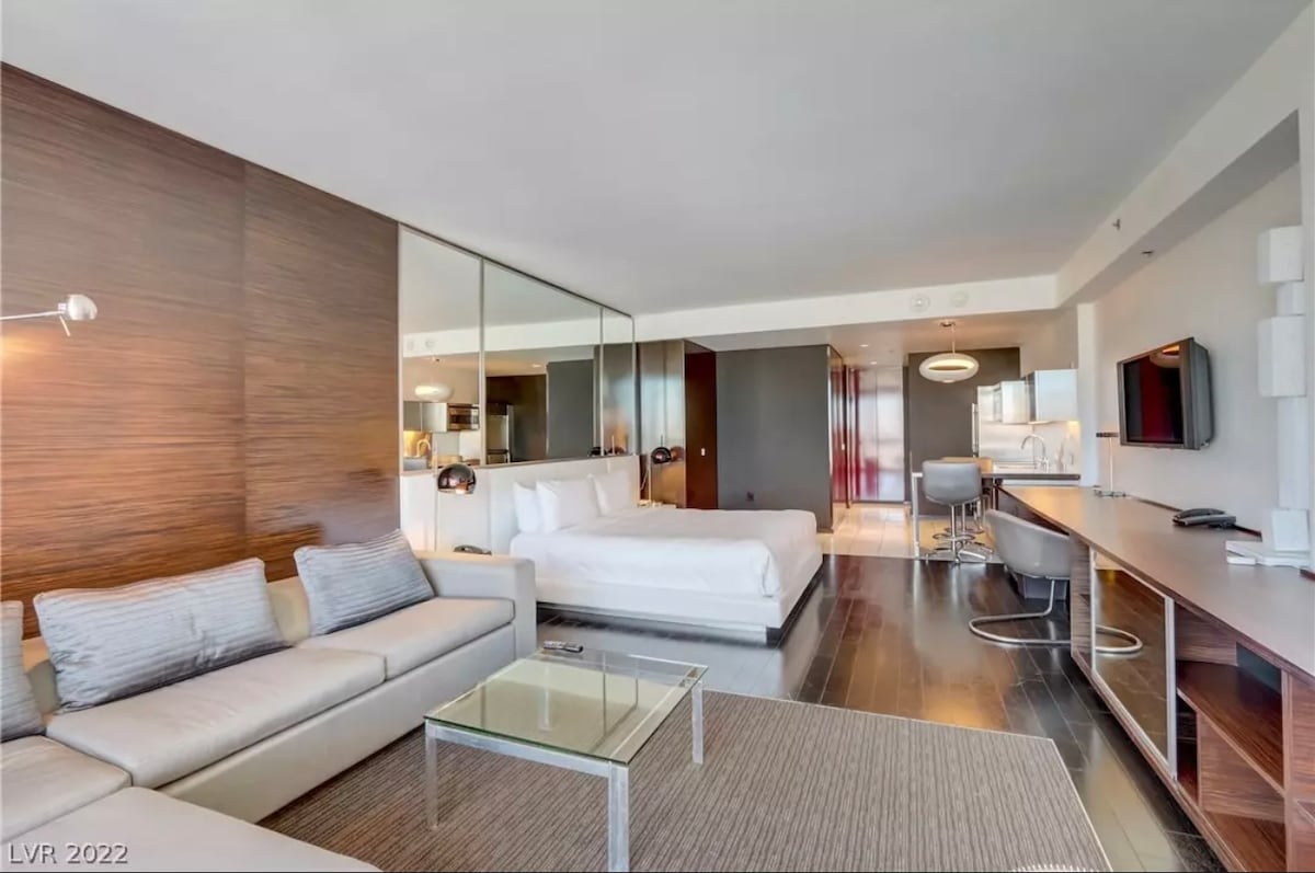 Palms Place Condo