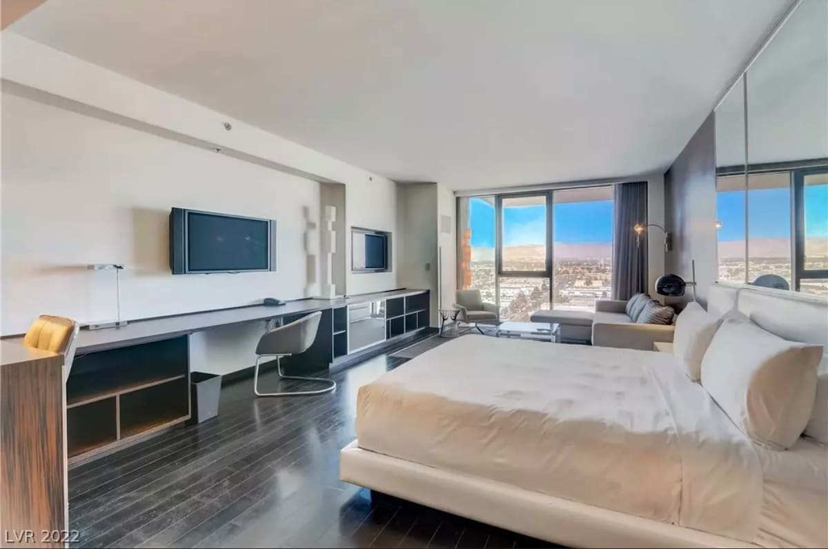 Palms Place Condo
