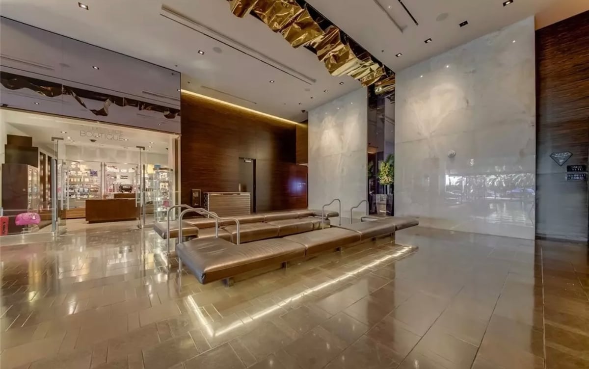Palms Place Condo