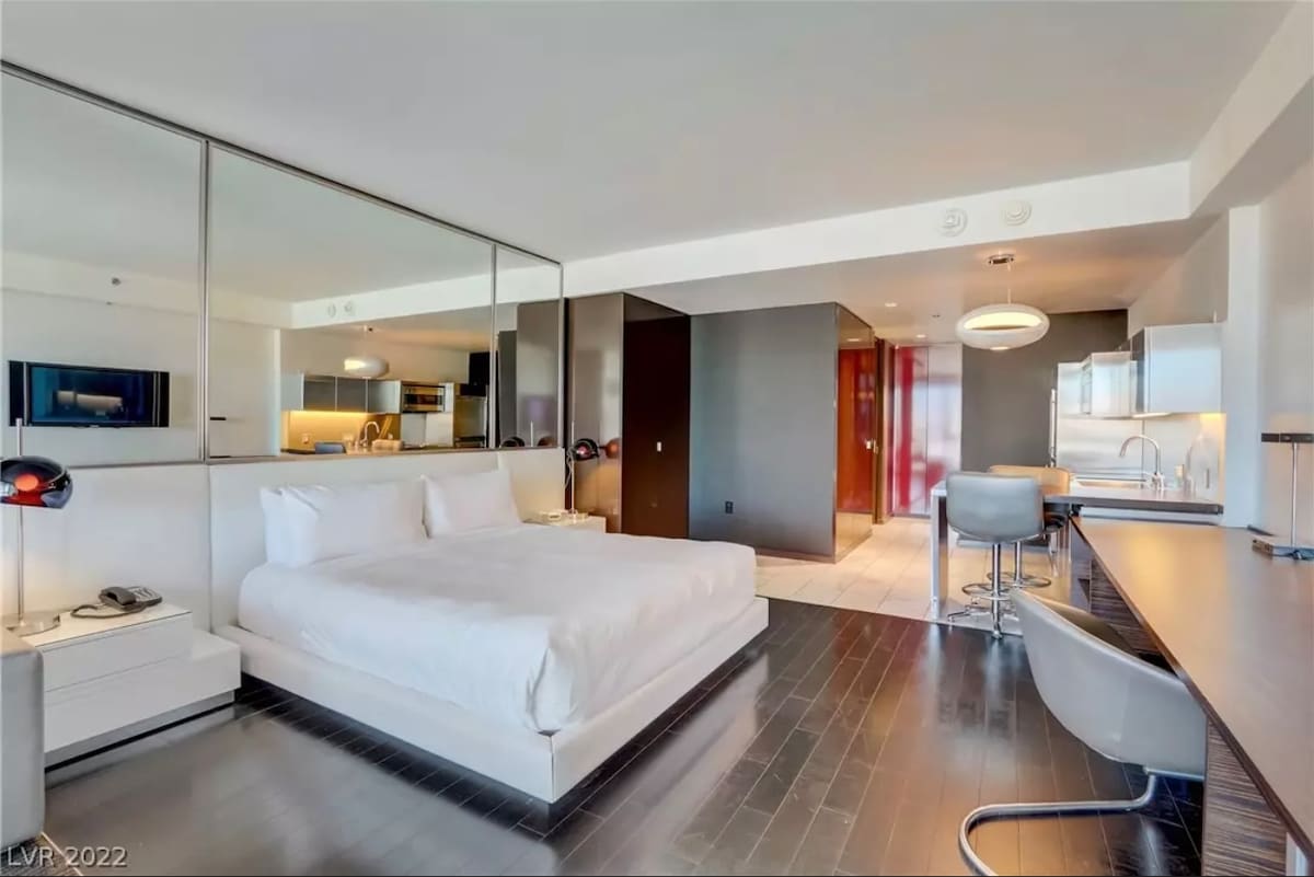 Palms Place Condo
