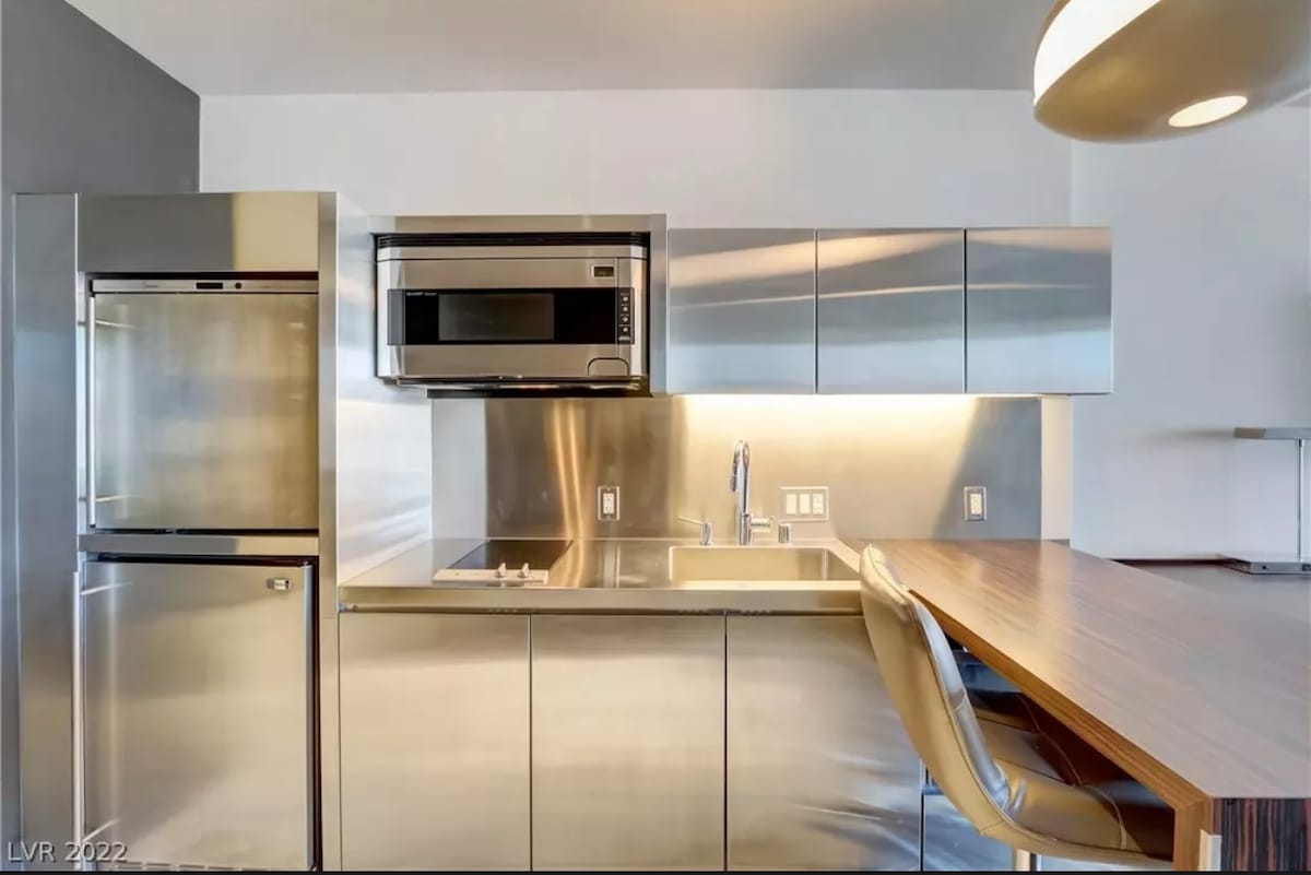 Palms Place Condo