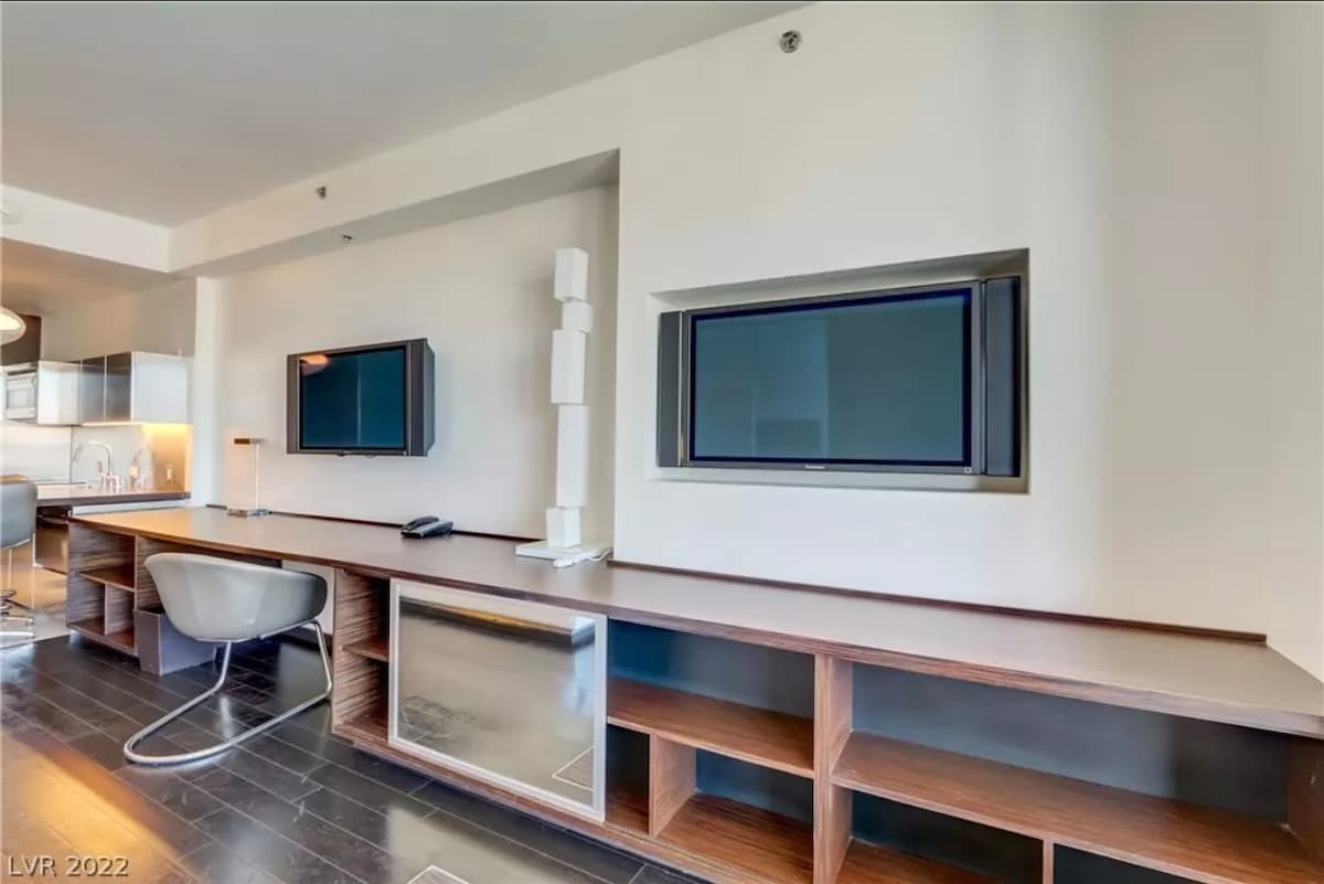 Palms Place Condo