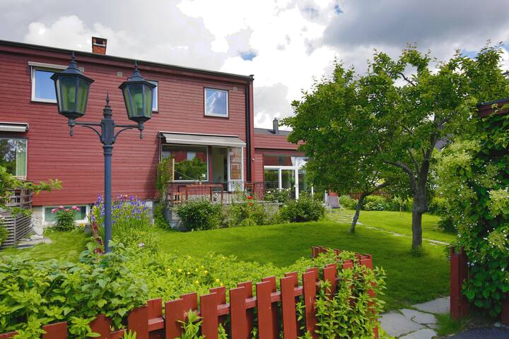 Big&bright duplex by the woods, close to downtown. gallery image 3