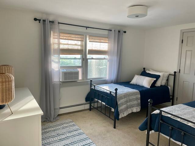 Bright 4 Bdrm Beach Cottage, Close to Town gallery image 4