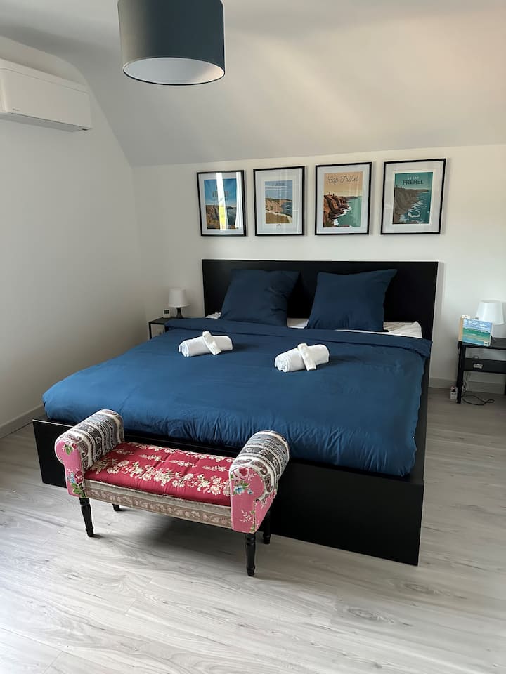 Chambre Cap Fréhel, მე-3 საძინებელი ზემოთ, დიდი ზომის საწოლით (180 × 200) სამეფო ღამეებისთვის!