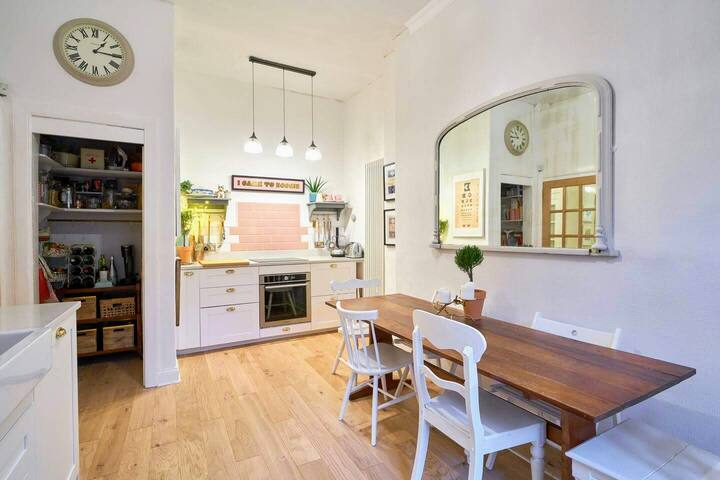 Stylish Victorian Garden Flat