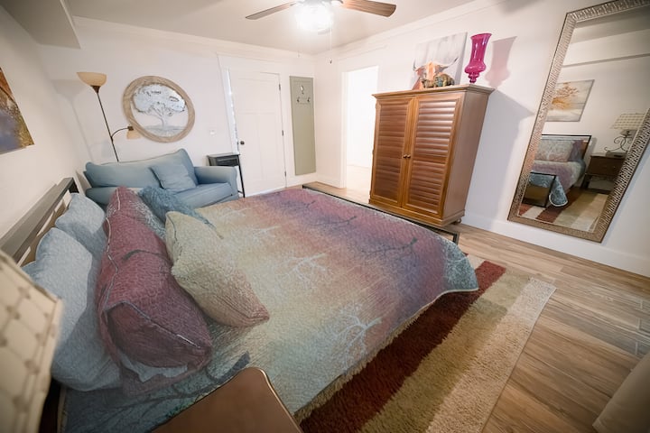 King 2 suite with a pull out twin bed if needed and 40” Flatscreen TV.