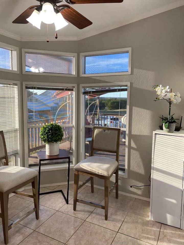Twin Oaks Home - Hill View - 3 Rooms, 4 Beds - Dripping Springs, TX